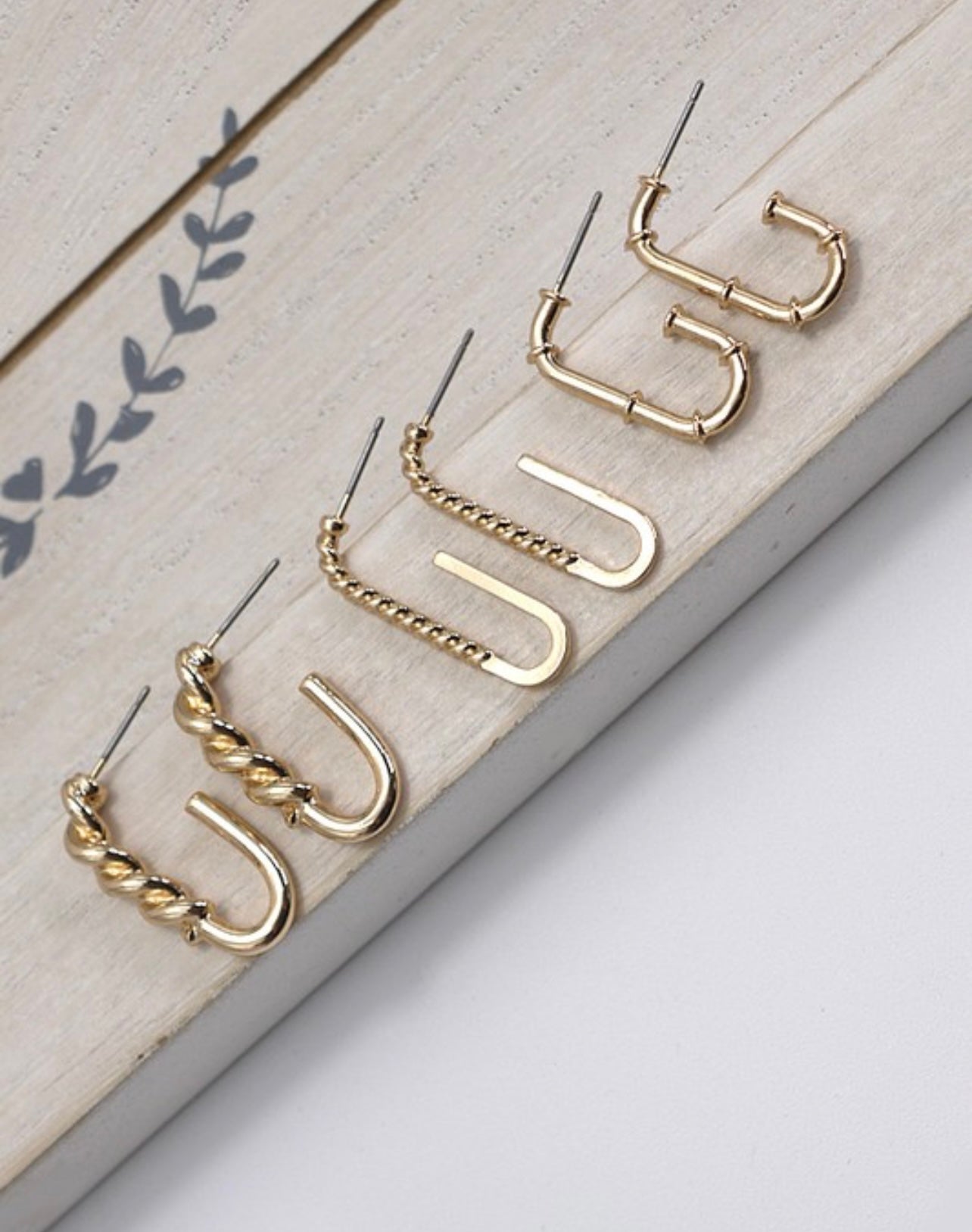 Rope Twist Huggie Set