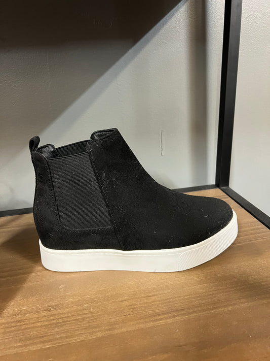 Darla Sneaker
