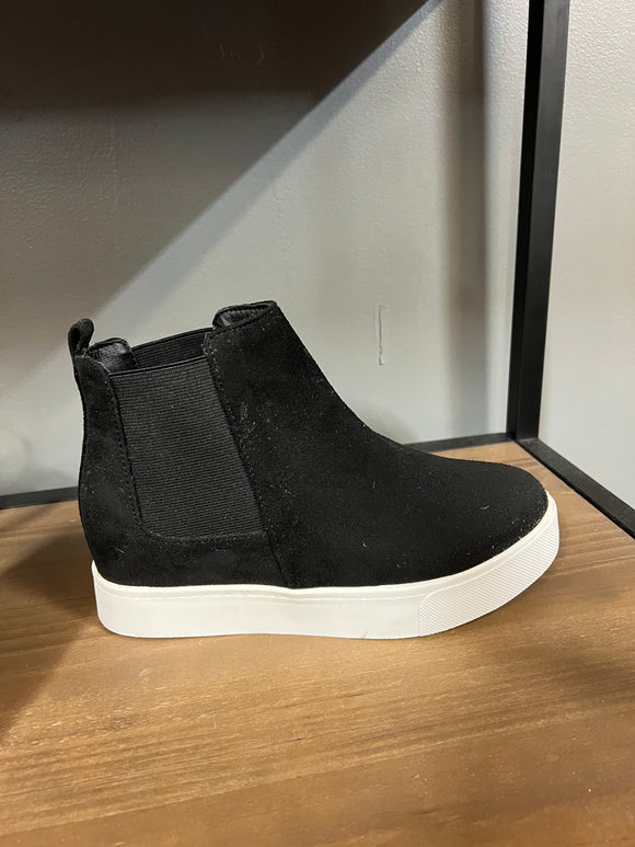 Darla Sneaker