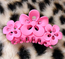 Load image into Gallery viewer, Flower Claw Clip
